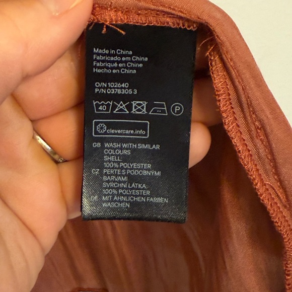 2/$15 H&M - Rust Sleeveless Blouse Top - Picture 6 of 8
